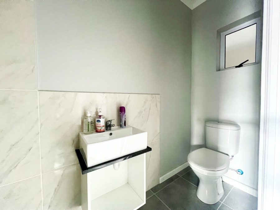 To Let 1 Bedroom Property for Rent in Table View Western Cape